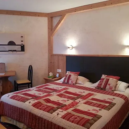 Hotel Logis Le Littoral Évian-les-Bains